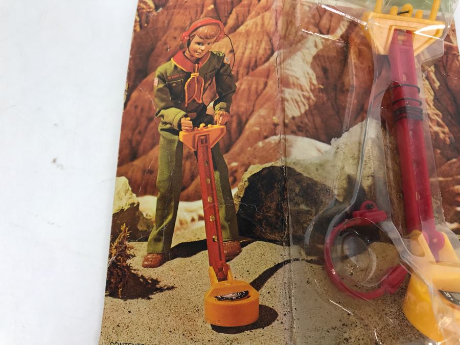 Vintage 1974 Kenner Toys Steve Scout Metal Detector Official Boy Scout High Adventure On Damaged Card [Photo 4]