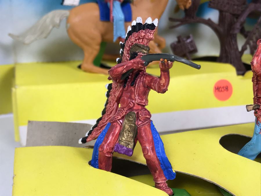 Vintage 1971 Deetail Wild West Metal Based Models With Cardboard Display Made In England Metal Soldiers [Photo 3]