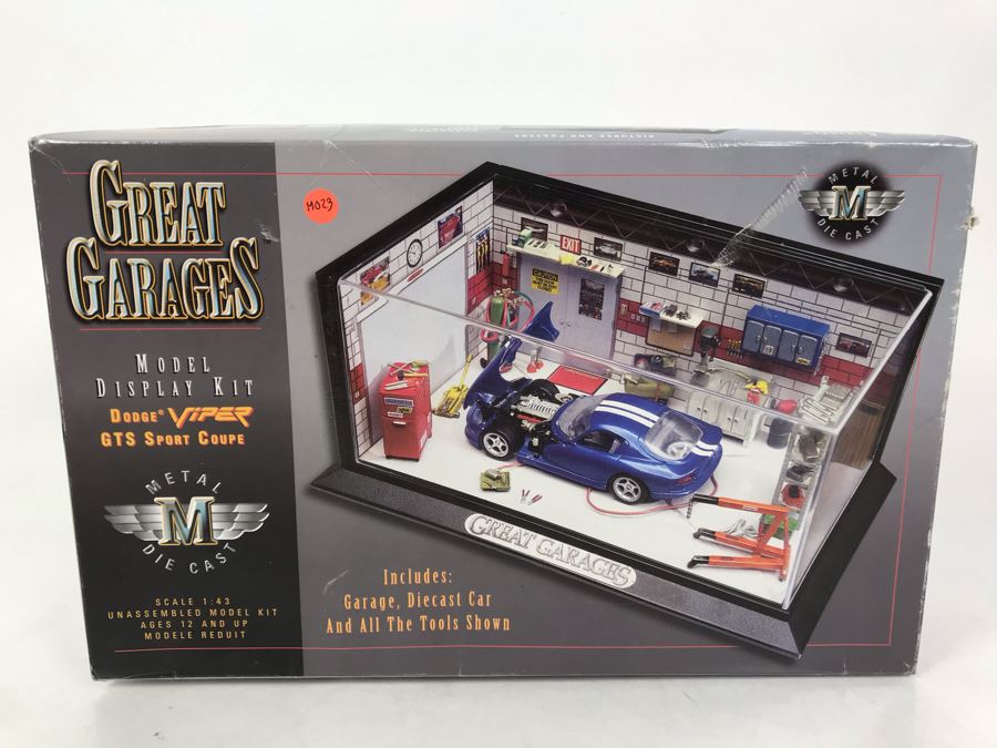 New Old Stock Great Garages Model Display Kit Dodge Viper GTS Sport Coupe Metal Die Cast Estes [Photo 1]