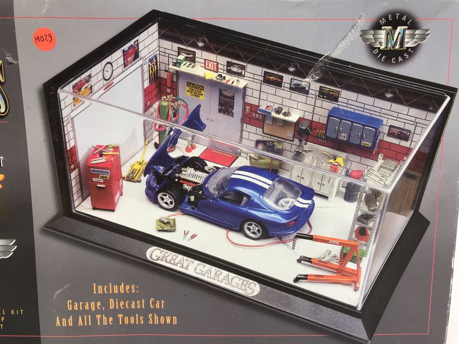 New Old Stock Great Garages Model Display Kit Dodge Viper GTS Sport Coupe Metal Die Cast Estes