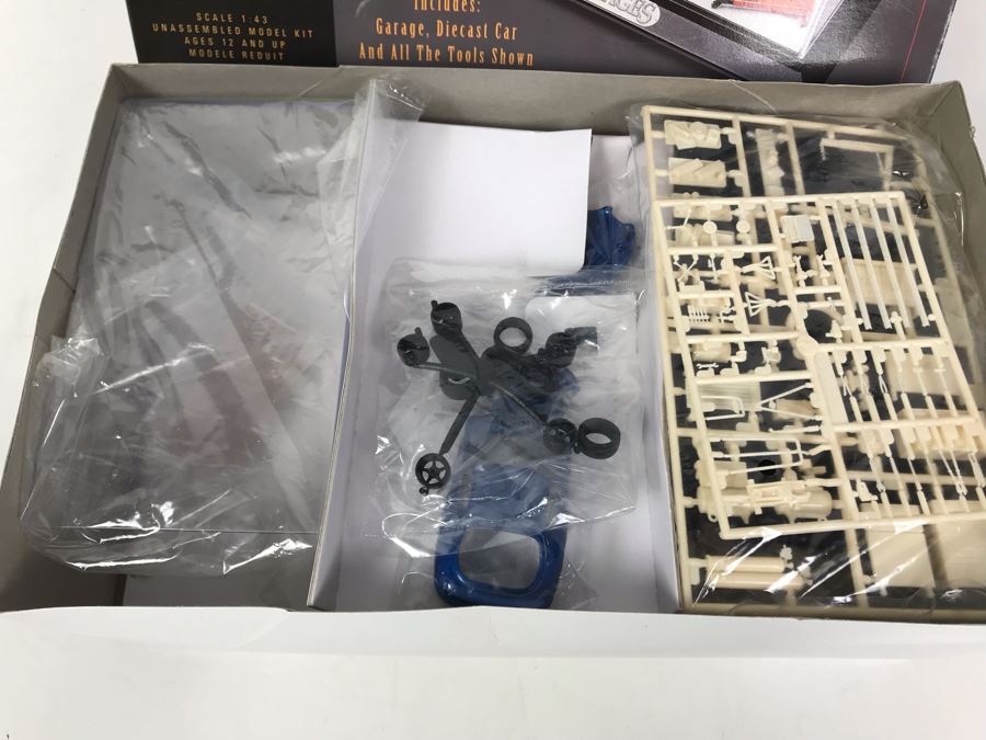 New Old Stock Great Garages Model Display Kit Dodge Viper GTS Sport Coupe Metal Die Cast Estes [Photo 9]