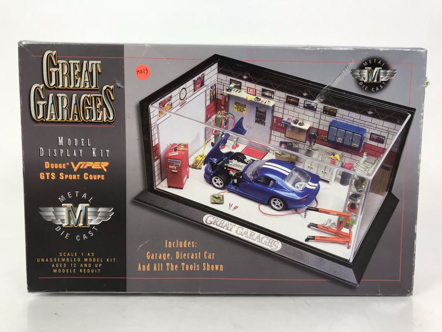 New Old Stock Great Garages Model Display Kit Dodge Viper GTS Sport Coupe Metal Die Cast Estes [Photo 2]