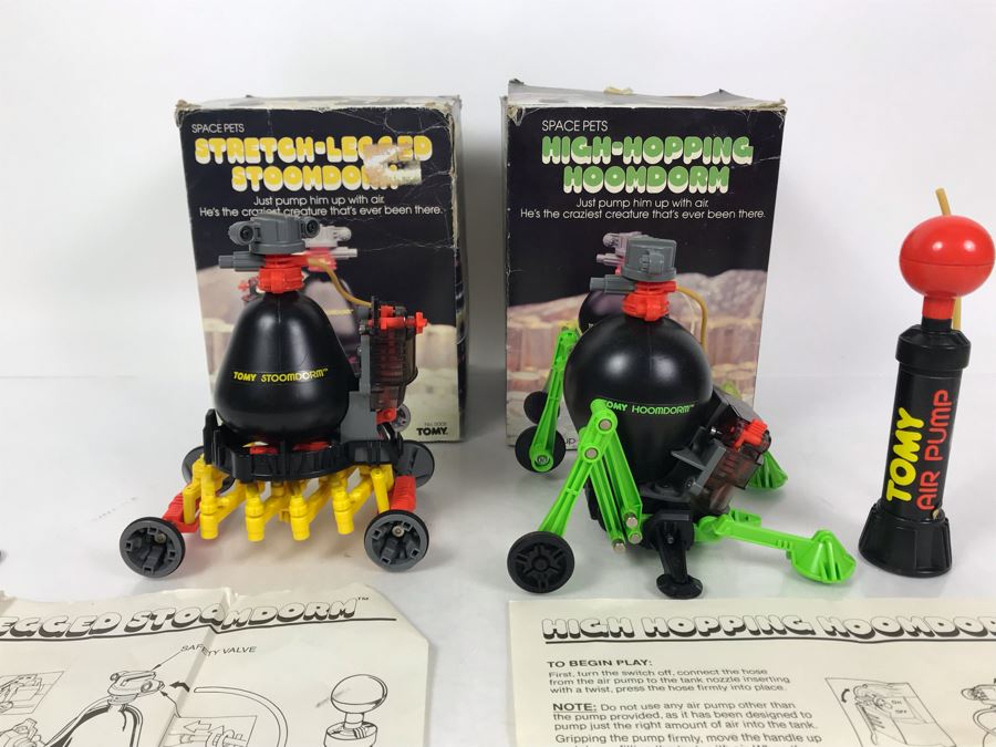 Pair Of Vintage Tomy Space Pets With Boxes: Stretch-Legged Stoomdorm Robot And High-Hopping Hoomdorm Robot [Photo 1]