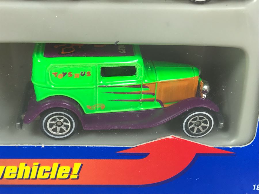 Vintage 1997 New Old Stock Mattel Hot Wheels 10-Car Gift Set [Photo 3]