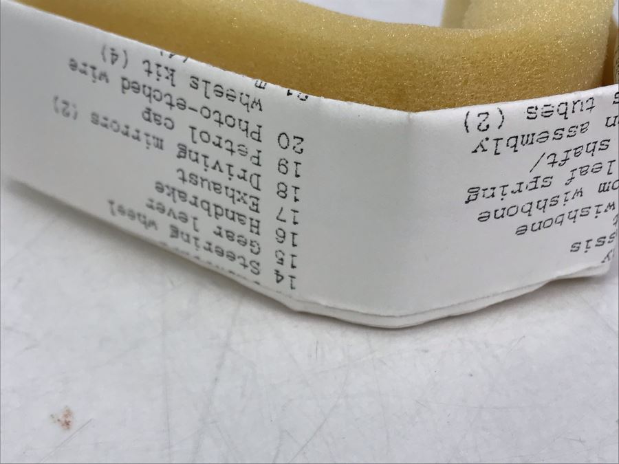 Pair Of K&R Replicas Ferrari Model Car Kits [Photo 11]