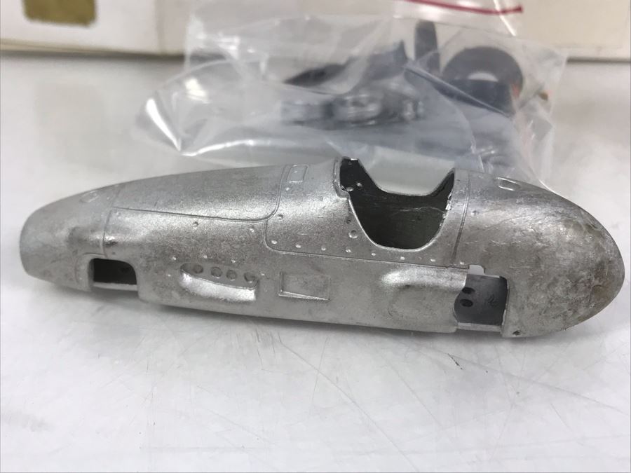 Pair Of K&R Replicas Ferrari Model Car Kits [Photo 6]