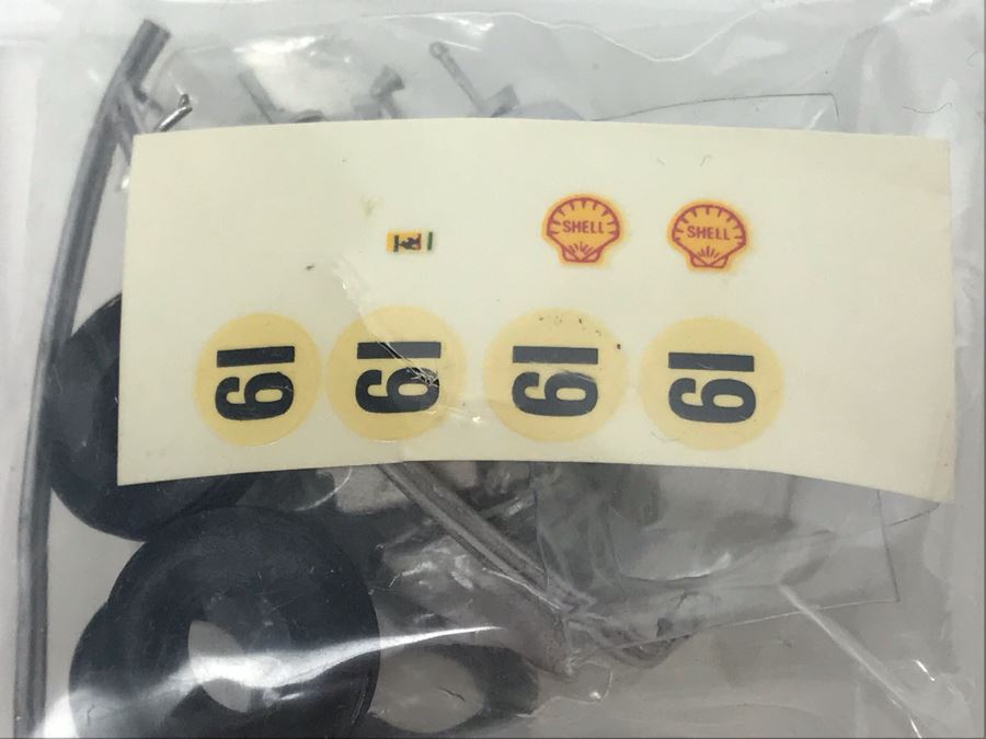 Pair Of K&R Replicas Ferrari Model Car Kits [Photo 15]