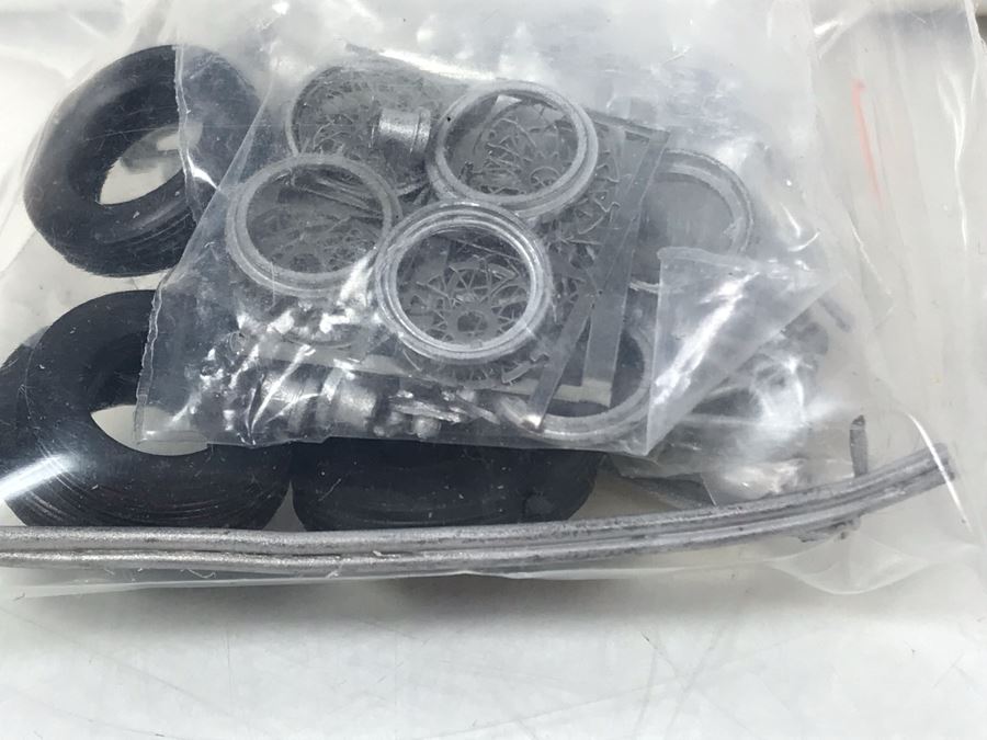 Pair Of K&R Replicas Ferrari Model Car Kits [Photo 5]