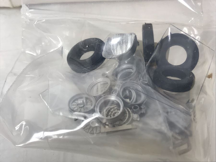 Pair Of K&R Replicas Ferrari Model Car Kits [Photo 7]