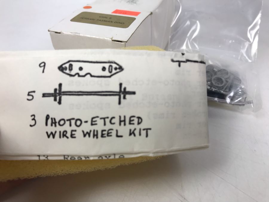 Pair Of K&R Replicas Ferrari Model Car Kits [Photo 14]