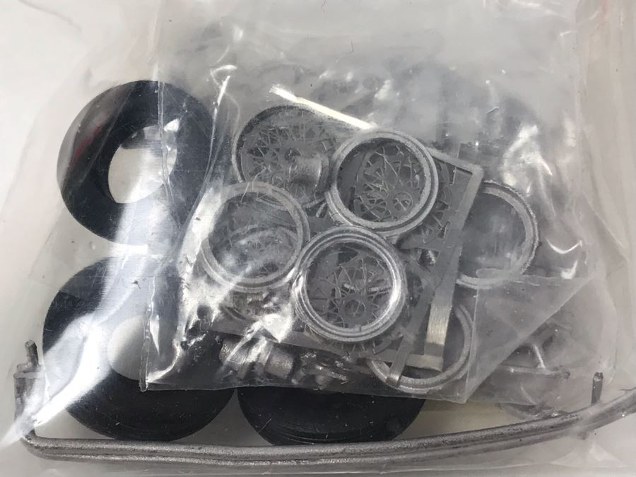 Pair Of K&R Replicas Ferrari Model Car Kits [Photo 4]