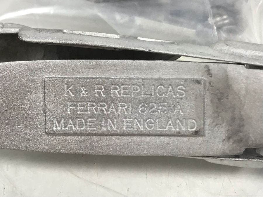 Pair Of K&R Replicas Ferrari Model Car Kits [Photo 13]