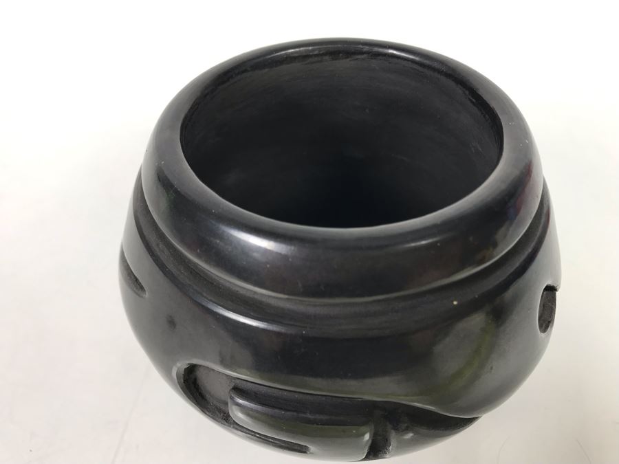 Vintage Santa Clara Black Pottery Jar Pot By Native American Stella Chavarria 5 X 3.75 [Photo 10]