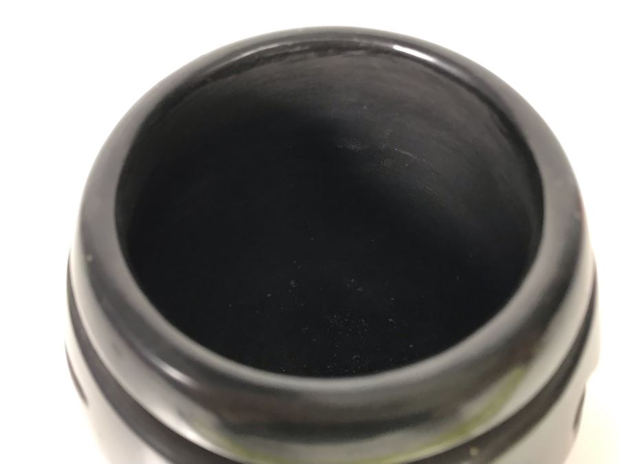 Vintage Santa Clara Black Pottery Jar Pot By Native American Stella Chavarria 5 X 3.75 [Photo 11]