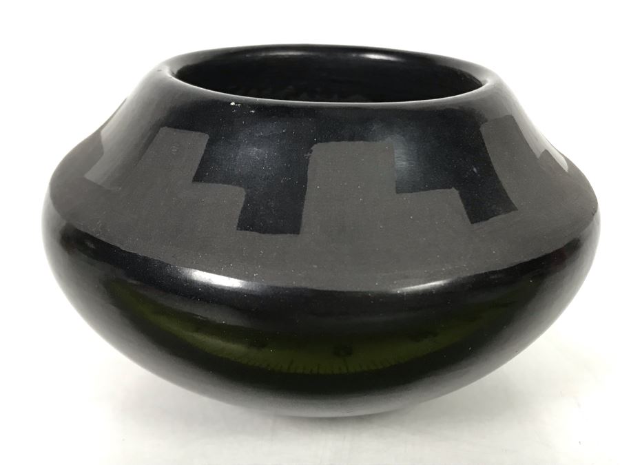 Vintage 1974 Signed Native American Black Pottery Juan Tafoya (1949-2006) San Ildefonso 4W X 2H [Photo 4]