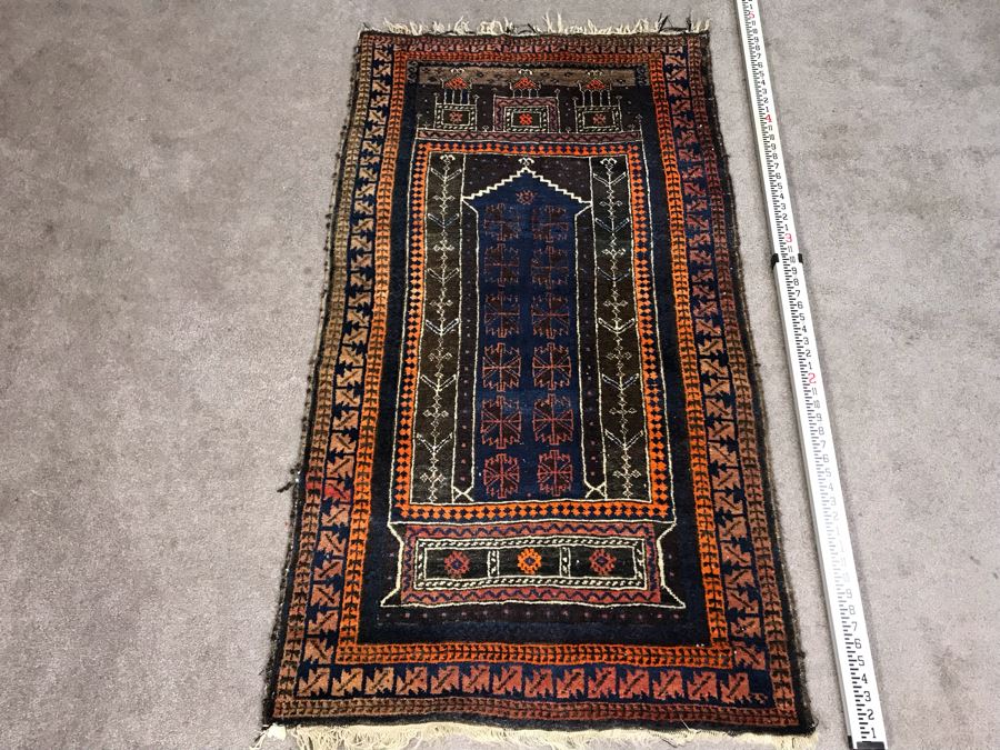 Vintage Hand Knotted Wool Perisan Rug 4'10' X 2'8'