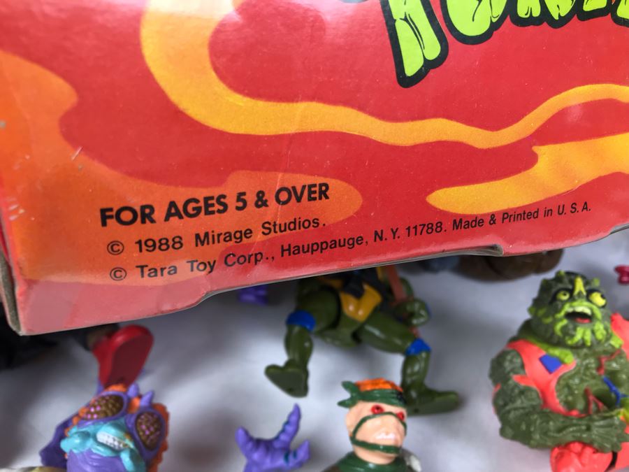 Collection Of Vintage 1988, 1989 Teenage Mutant Ninja Turtles Action Figures With Collectors Case - See Photos [Photo 22]