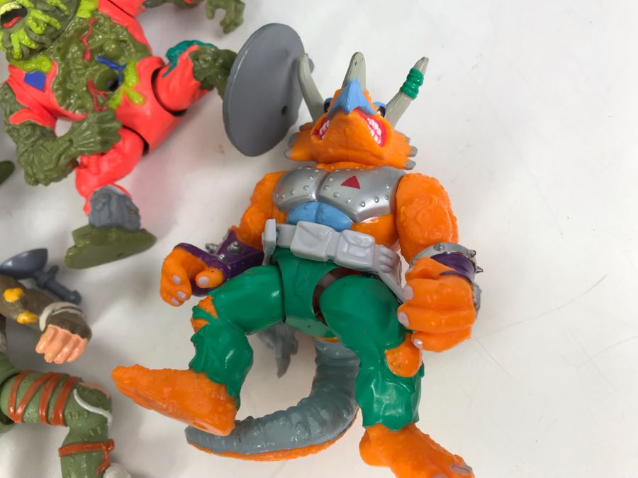 Collection Of Vintage 1988, 1989 Teenage Mutant Ninja Turtles Action Figures With Collectors Case - See Photos [Photo 6]