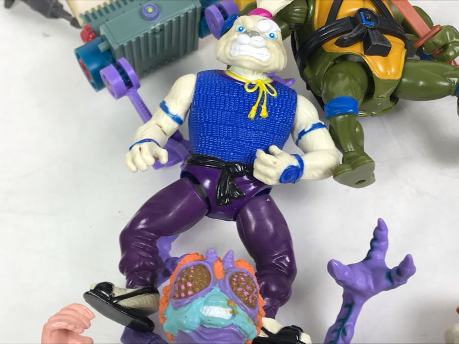 Collection Of Vintage 1988, 1989 Teenage Mutant Ninja Turtles Action Figures With Collectors Case - See Photos [Photo 28]