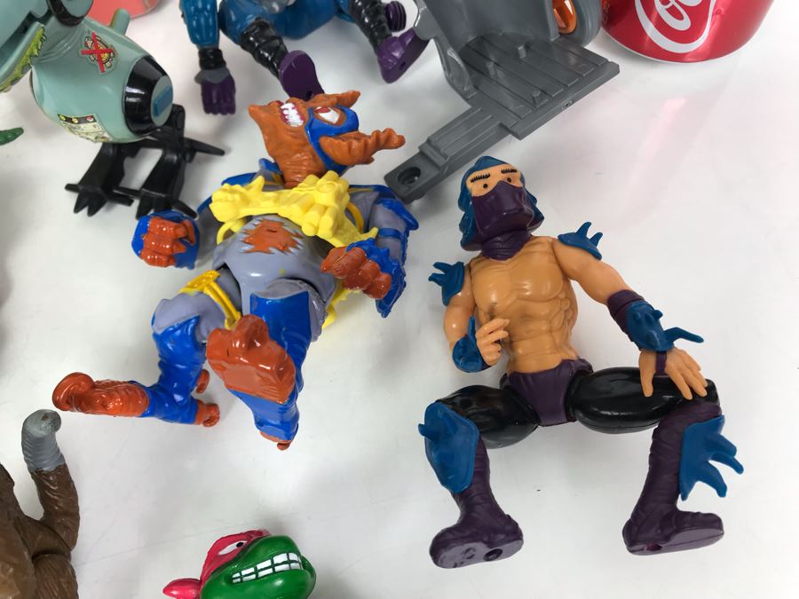 Collection Of Vintage 1988, 1989 Teenage Mutant Ninja Turtles Action Figures With Collectors Case - See Photos [Photo 9]