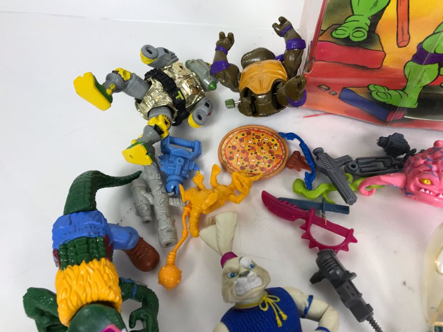 Collection Of Vintage 1988, 1989 Teenage Mutant Ninja Turtles Action Figures With Collectors Case - See Photos [Photo 17]