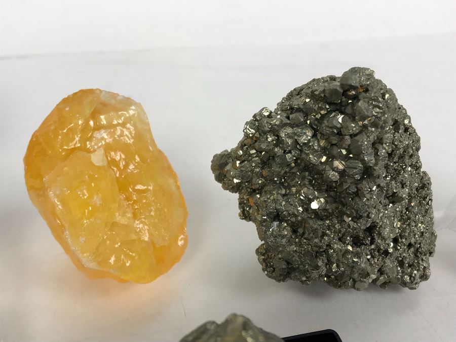 Huge Stone And Fossil Collection Including Tourmaline, Turquoise, Pirite, Trilobite, Petrified Wood, Gold Flakes - See Photos [Photo 24]