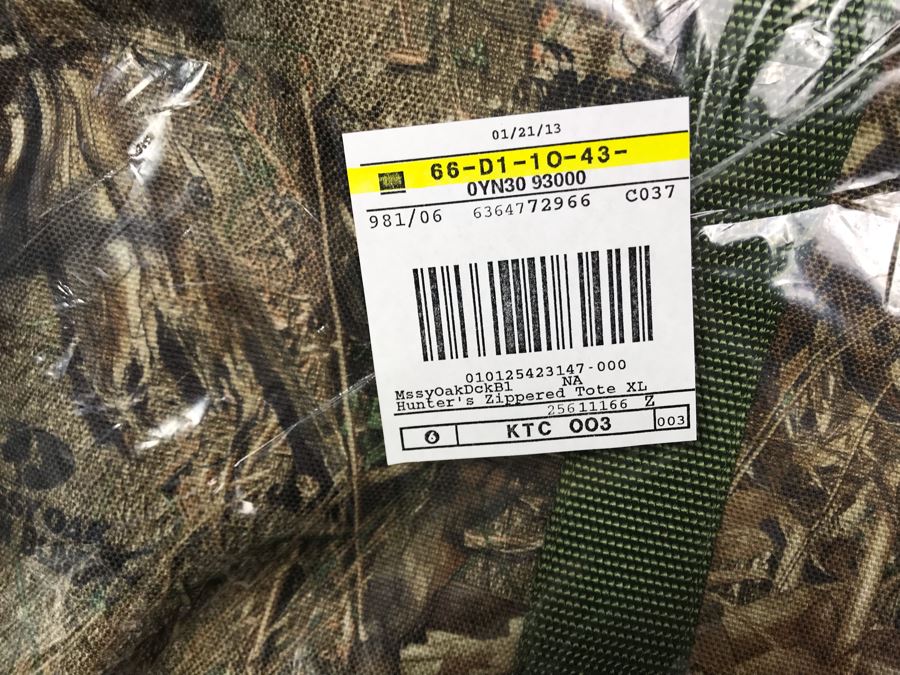 JUST ADDED - Set Of (3) New Mossy Oak Duk Blind Camoflauge Zippered Totes Medium, Large And Extra Large [Photo 6]