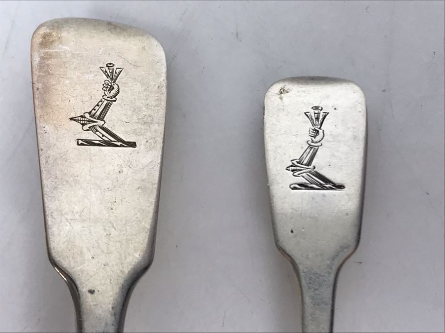 JUST ADDED - Pair Of Antique Irish Sterling Silver Serving Pieces 40g [Photo 5]