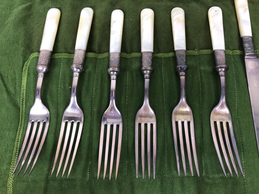 JUST ADDED - (6) Sterling Silver Forks With Mother Of Pearl Handles And (6) Sterling Silver Knives With Mother Of Pearl Handles 358g [Photo 3]