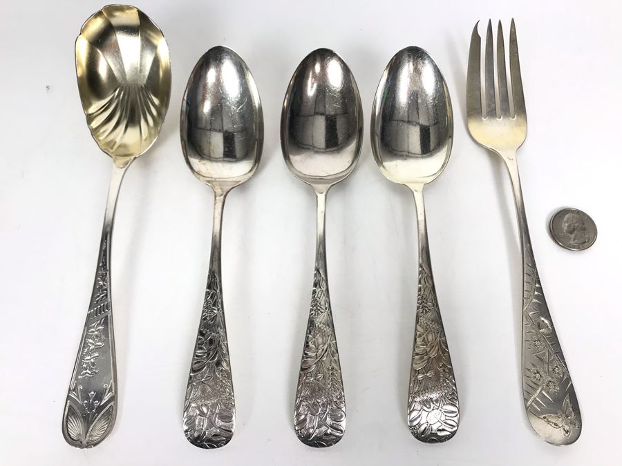 JUST ADDED - (4) Large Sterling Silver Serving Spoons And (1) Large Sterling Silver Fork 249g [Photo 5]