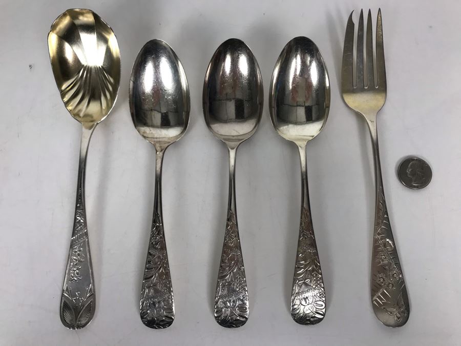 JUST ADDED - (4) Large Sterling Silver Serving Spoons And (1) Large Sterling Silver Fork 249g [Photo 4]