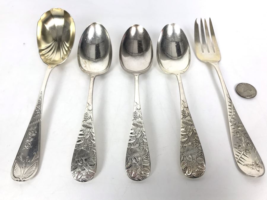 JUST ADDED - (4) Large Sterling Silver Serving Spoons And (1) Large Sterling Silver Fork 249g [Photo 1]