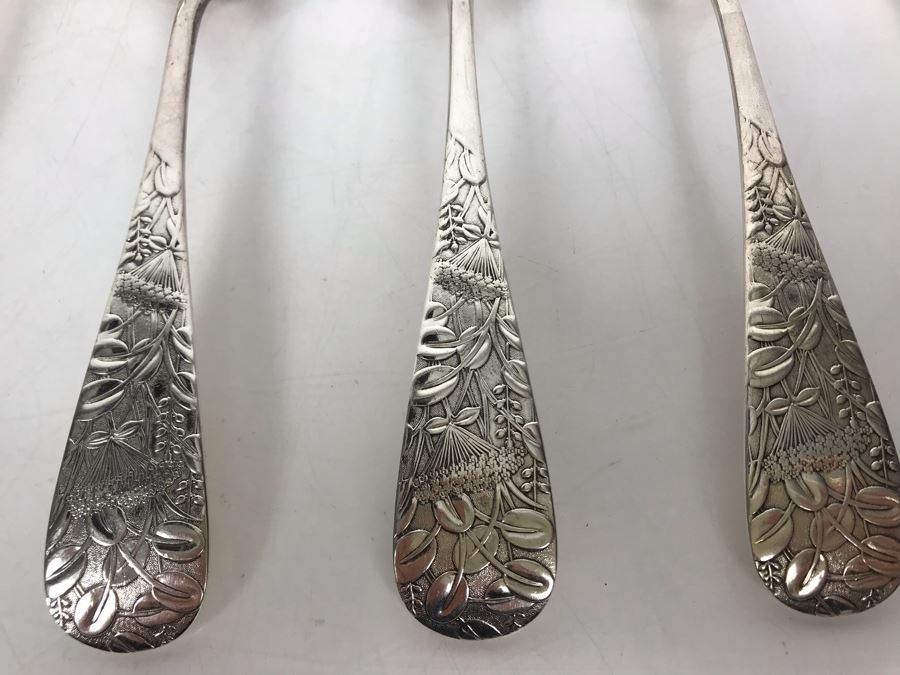 JUST ADDED - (4) Large Sterling Silver Serving Spoons And (1) Large Sterling Silver Fork 249g [Photo 8]