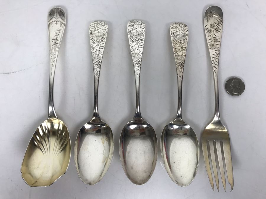 JUST ADDED - (4) Large Sterling Silver Serving Spoons And (1) Large Sterling Silver Fork 249g [Photo 2]