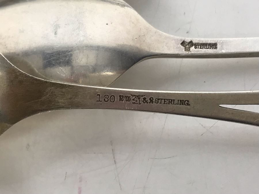 JUST ADDED - (9) Sterling Silver Mainly English Flatware Spoons And Fork With Vintage Teaspoons Storage Cloth 130g - See Photos [Photo 16]