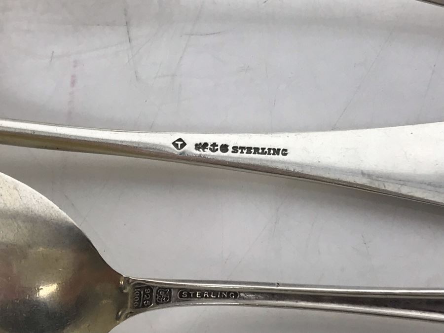 JUST ADDED - (9) Sterling Silver Mainly English Flatware Spoons And Fork With Vintage Teaspoons Storage Cloth 130g - See Photos [Photo 15]