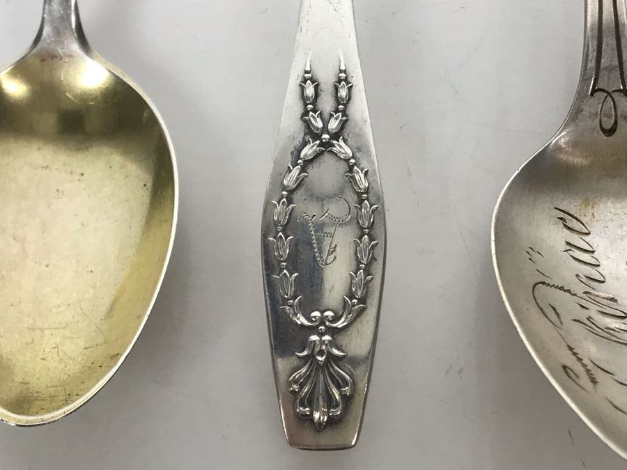 JUST ADDED - (9) Sterling Silver Mainly English Flatware Spoons And Fork With Vintage Teaspoons Storage Cloth 130g - See Photos [Photo 9]