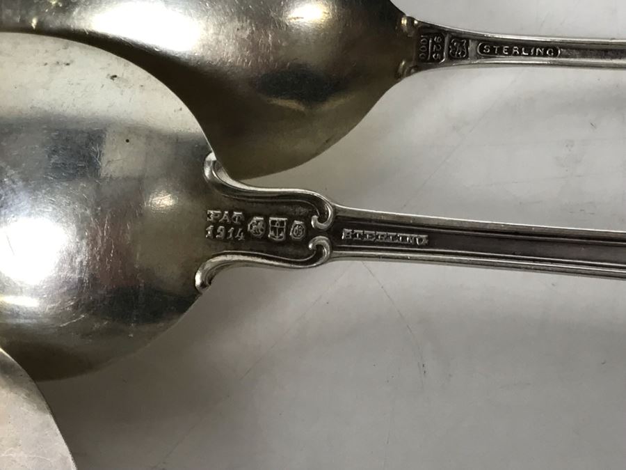 JUST ADDED - (9) Sterling Silver Mainly English Flatware Spoons And Fork With Vintage Teaspoons Storage Cloth 130g - See Photos [Photo 13]