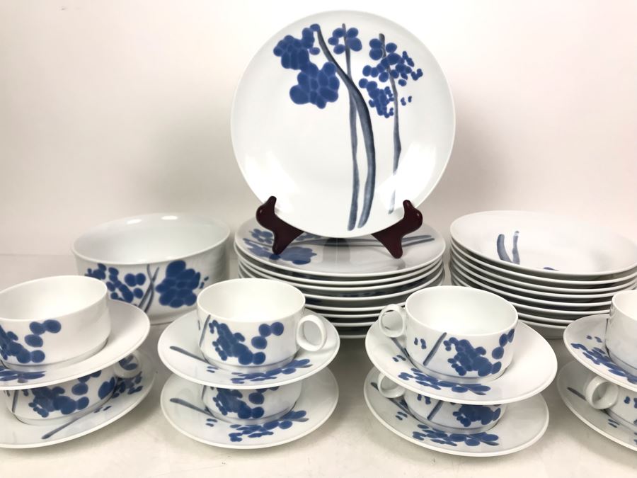JUST ADDED - Richard Ginori Italian China Set - Apx 25 Pieces [Photo 2]