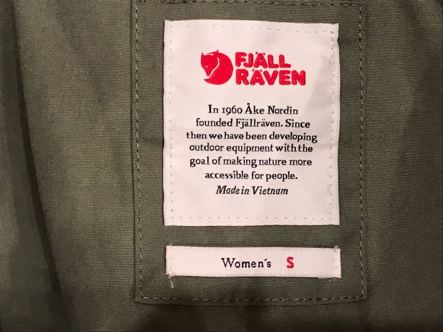JUST ADDED - Swedish Fjall Raven Women's Outdoor Jacket Size S [Photo 2]
