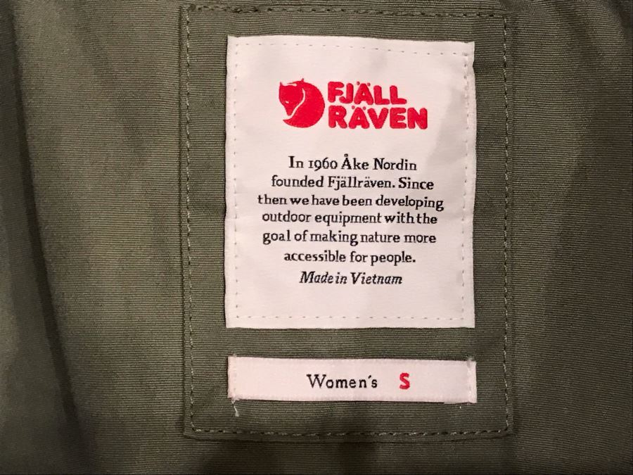 JUST ADDED - Swedish Fjall Raven Women's Outdoor Jacket Size S [Photo 3]