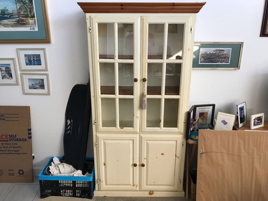 Shabby Chic Pine Display Cabinet [Photo 2]
