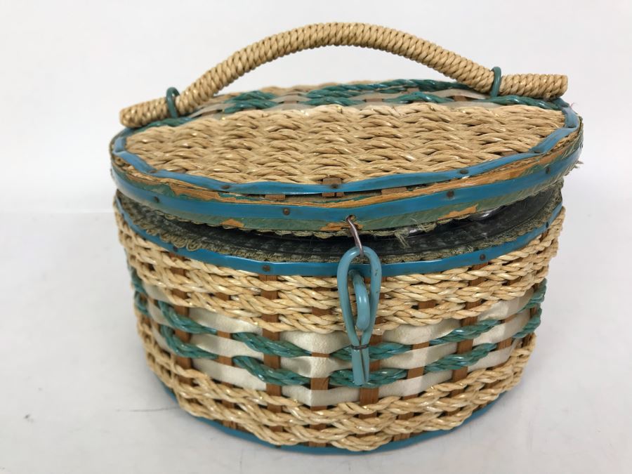 Vintage Sewing Basket With Sewing Supplies [Photo 2]