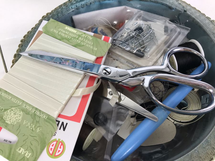 Vintage Sewing Basket With Sewing Supplies [Photo 6]