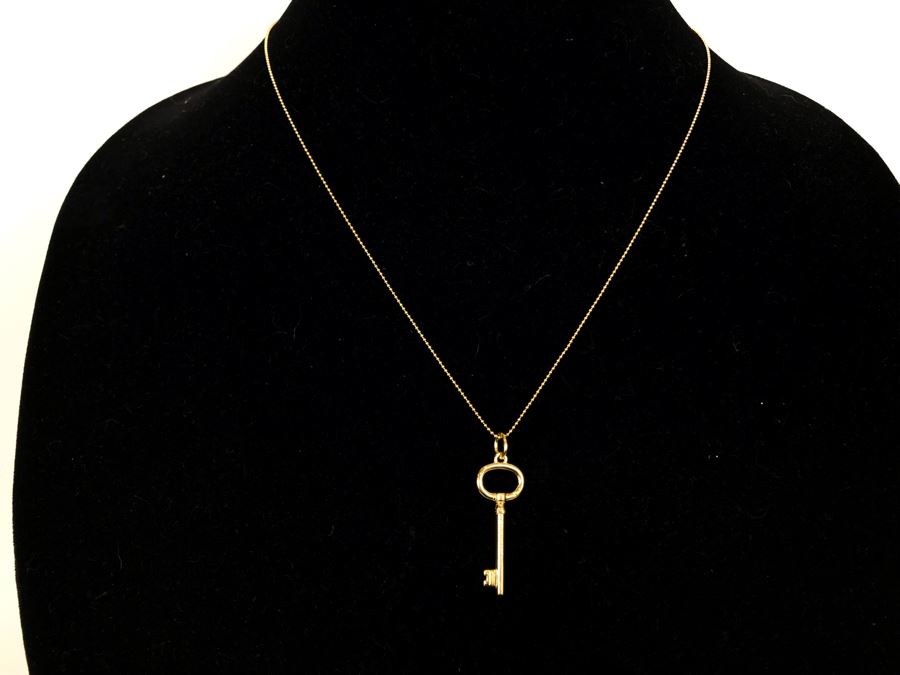 Authentic! Tiffany & Co 18K Yellow Gold Oval Key Pendant Necklace