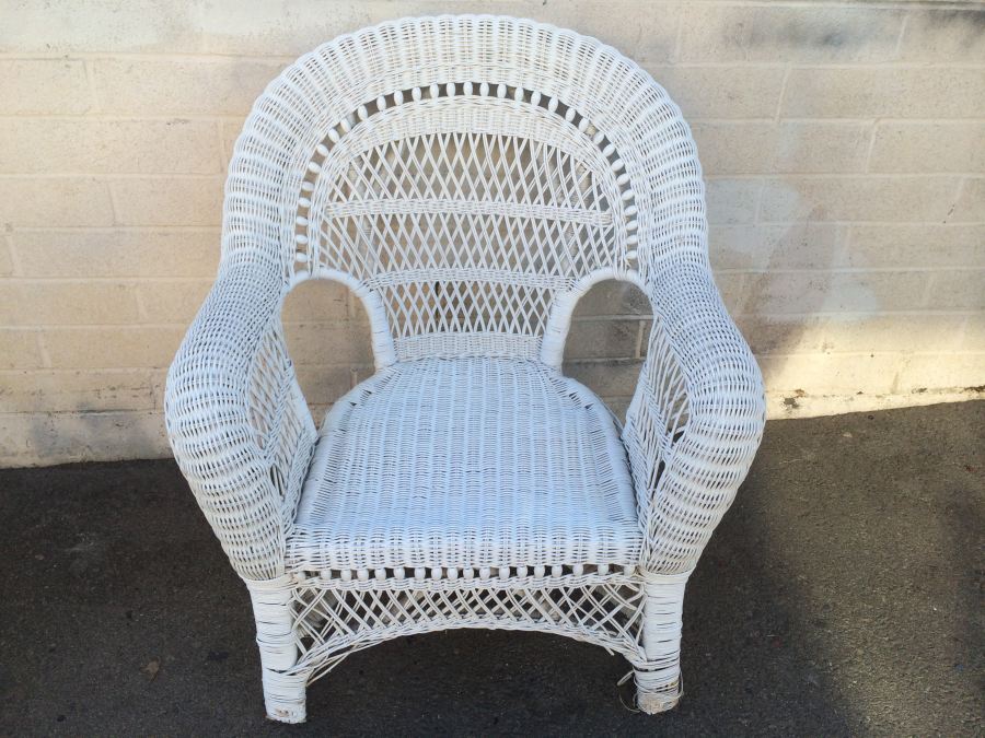 White Wicker Chair [Photo 1]