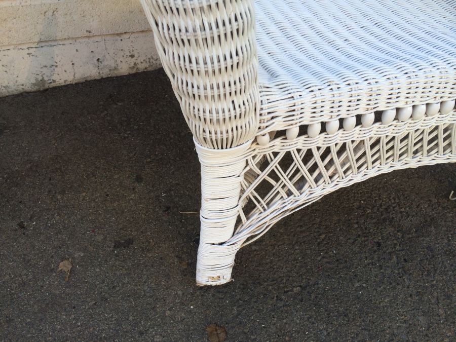 White Wicker Chair [Photo 3]