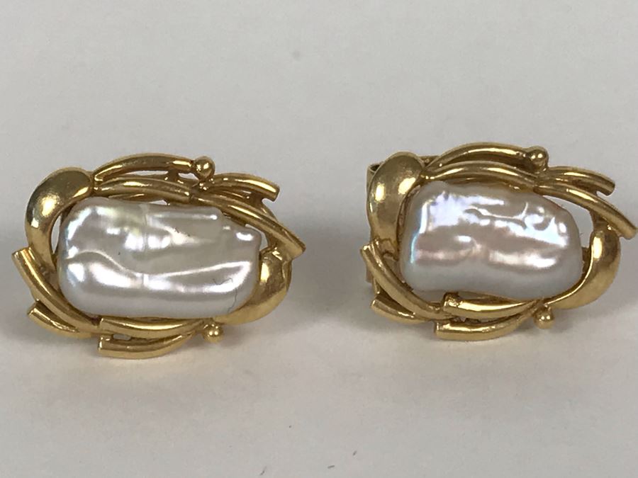 14K Gold Pearl Earrings Pierced 4.6g