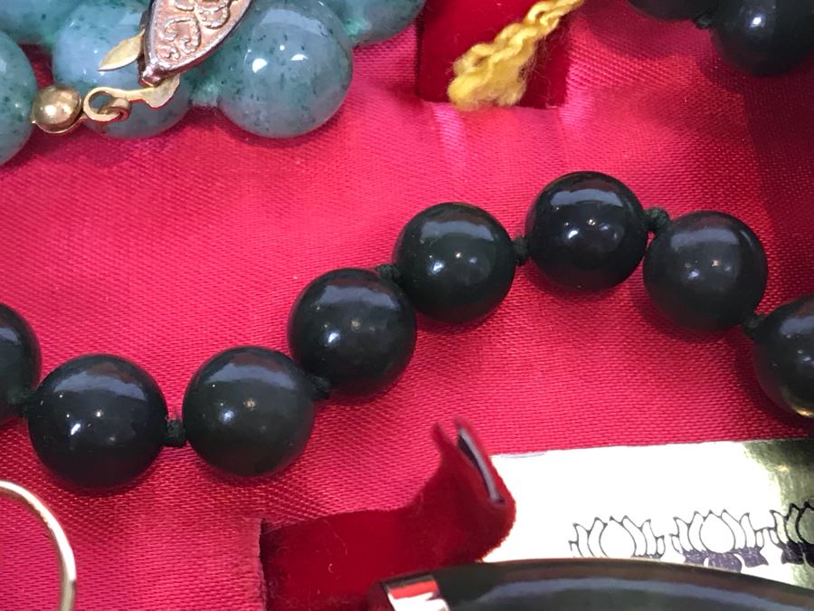 Various Jade Jewelry Including Bracelet, Jade Bead Necklace, Brooch Pin And Earrings [Photo 7]