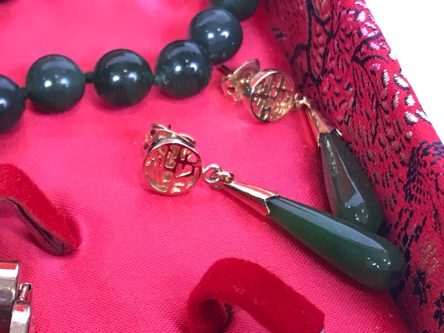 Various Jade Jewelry Including Bracelet, Jade Bead Necklace, Brooch Pin And Earrings [Photo 6]